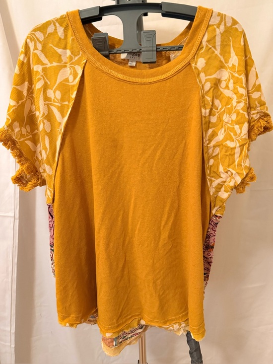 Umgee Tops - Umgee Women’s Size large Mustard Yellow Mixed-Print Women’s top